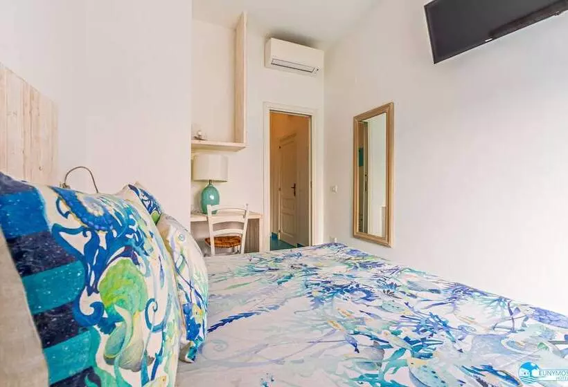 ホテル Eunymos   Trattoria Da Francesco Panarea