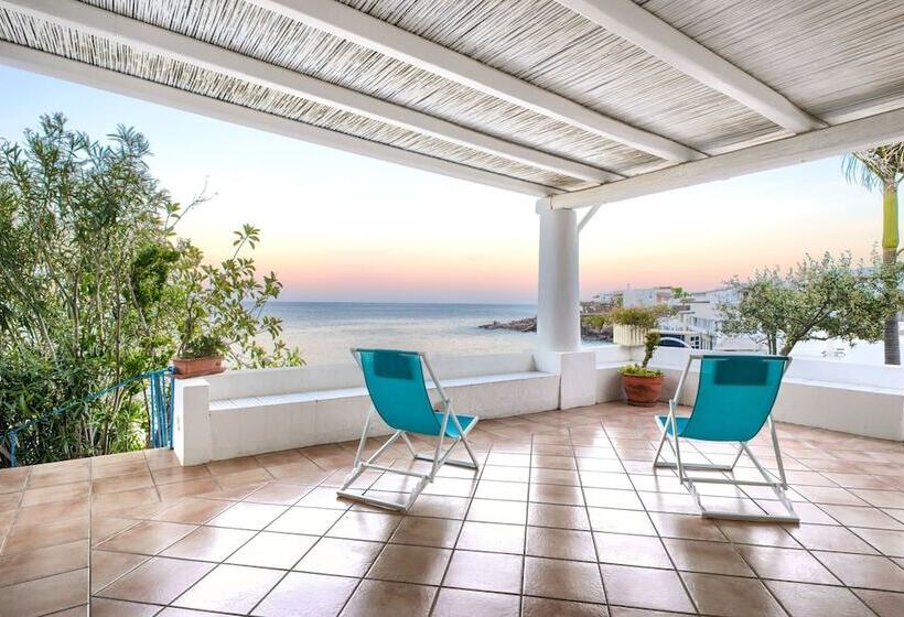 فندق Eunymos   Trattoria Da Francesco Panarea