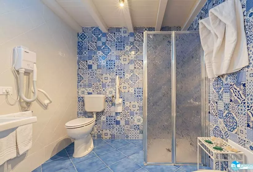 ホテル Eunymos   Trattoria Da Francesco Panarea