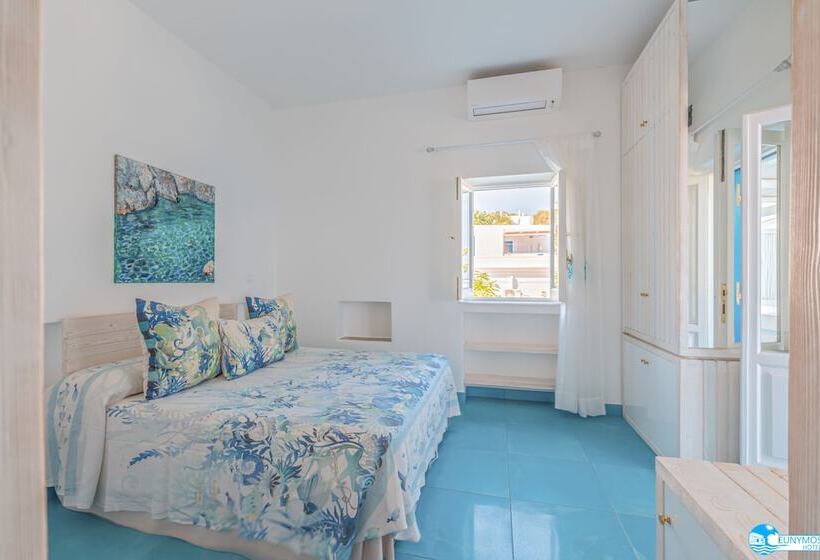 فندق Eunymos   Trattoria Da Francesco Panarea