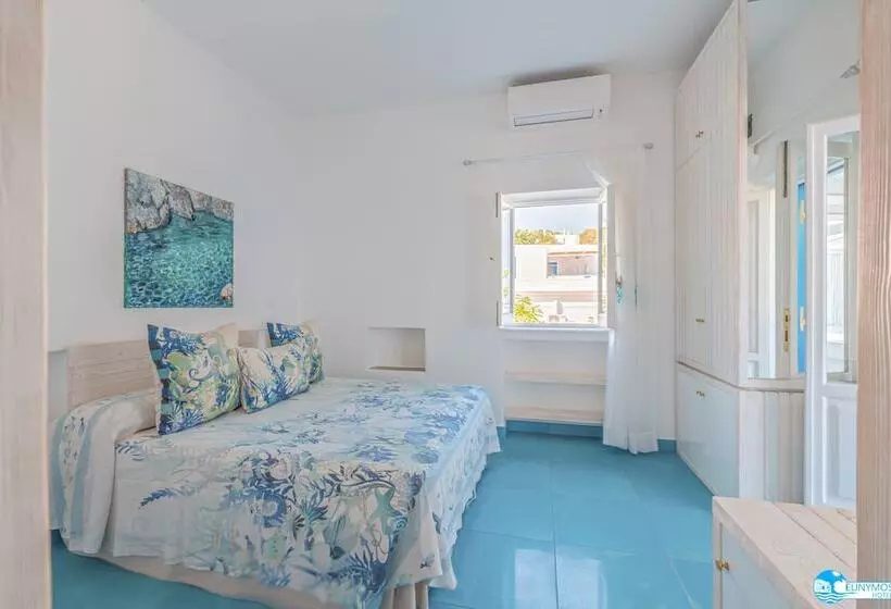 ホテル Eunymos   Trattoria Da Francesco Panarea