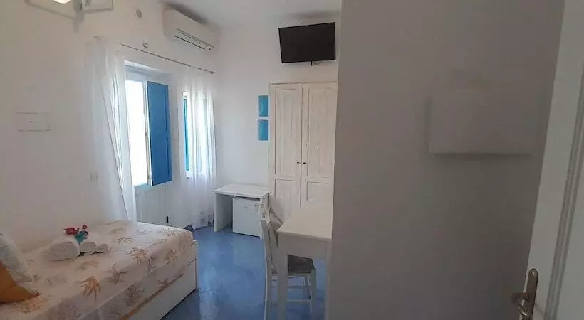 ホテル Eunymos   Trattoria Da Francesco Panarea