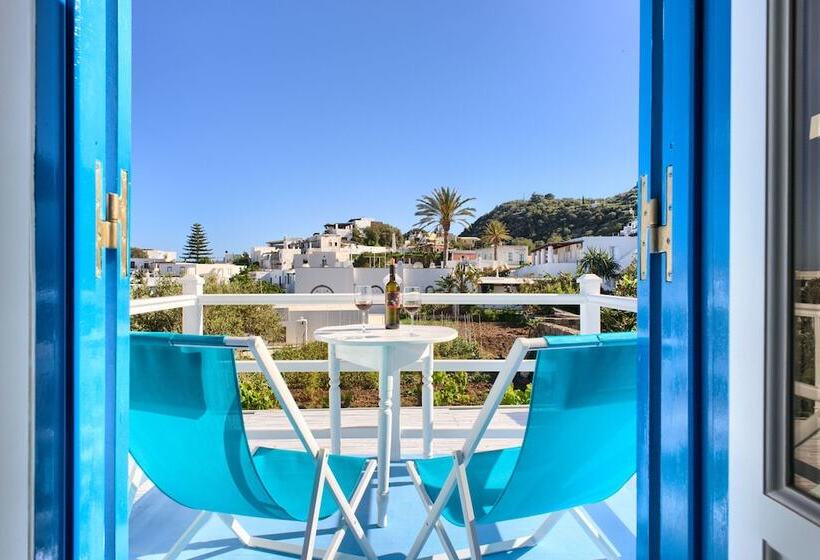 فندق Eunymos   Trattoria Da Francesco Panarea