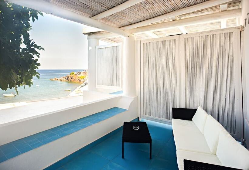 فندق Eunymos   Trattoria Da Francesco Panarea