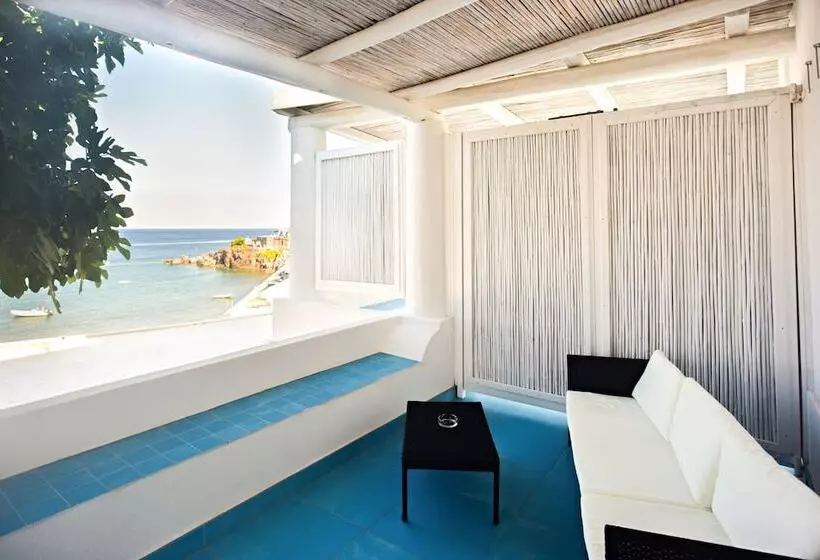 ホテル Eunymos   Trattoria Da Francesco Panarea