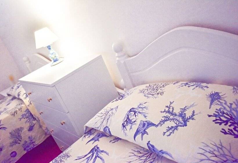 فندق Eunymos   Trattoria Da Francesco Panarea