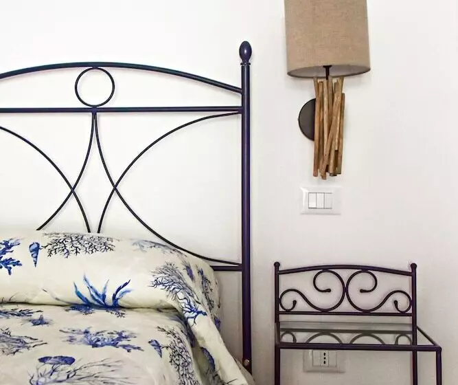 ホテル Eunymos   Trattoria Da Francesco Panarea