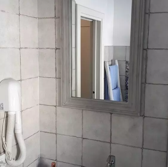 ホテル Eunymos   Trattoria Da Francesco Panarea