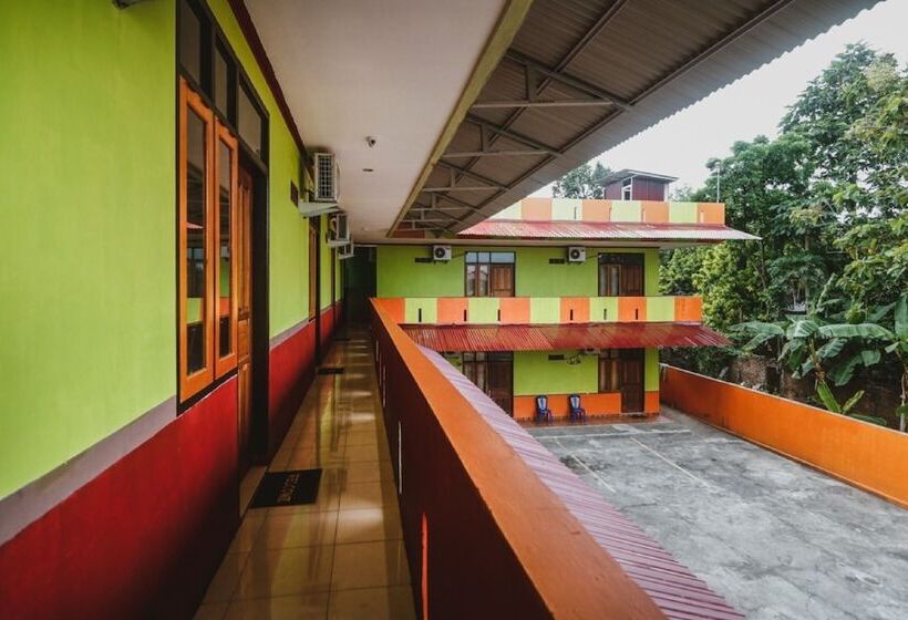 فندق Reddoorz @ Malalayang Manado