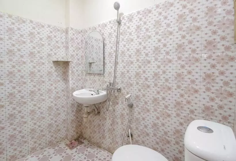 ホテル Reddoorz @ Malalayang Manado