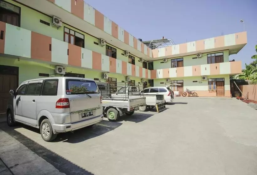 ホテル Reddoorz @ Malalayang Manado