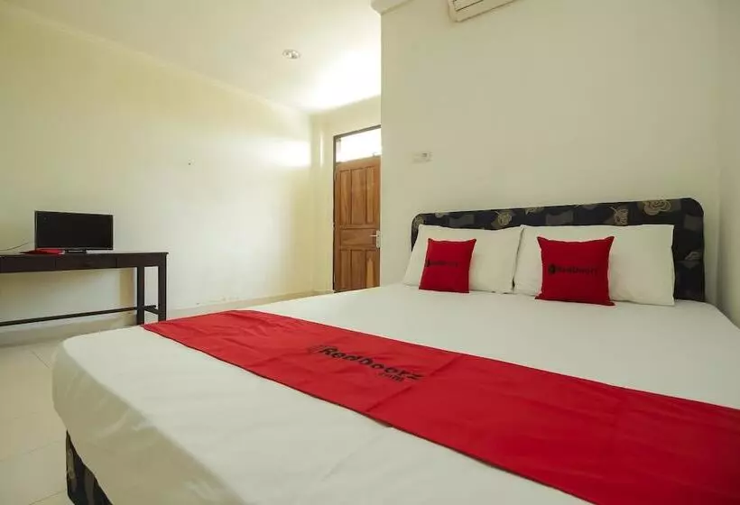 ホテル Reddoorz @ Malalayang Manado