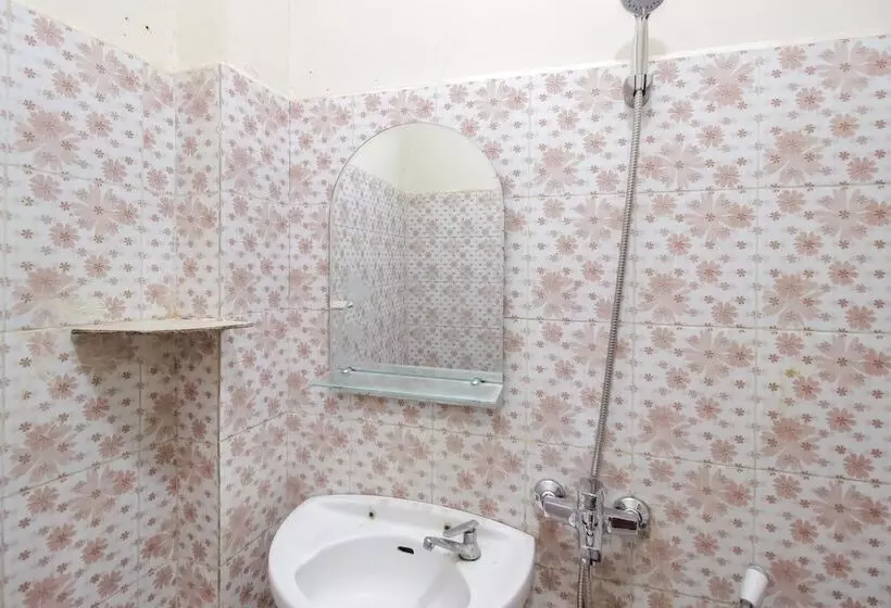 ホテル Reddoorz @ Malalayang Manado