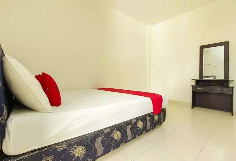 ホテル Reddoorz @ Malalayang Manado