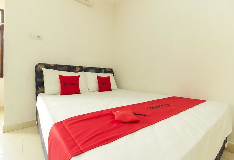 فندق Reddoorz @ Malalayang Manado