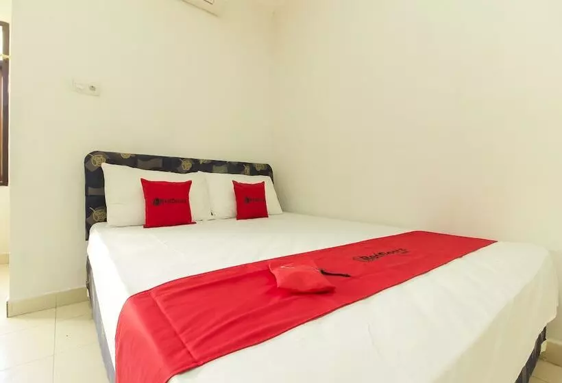 ホテル Reddoorz @ Malalayang Manado