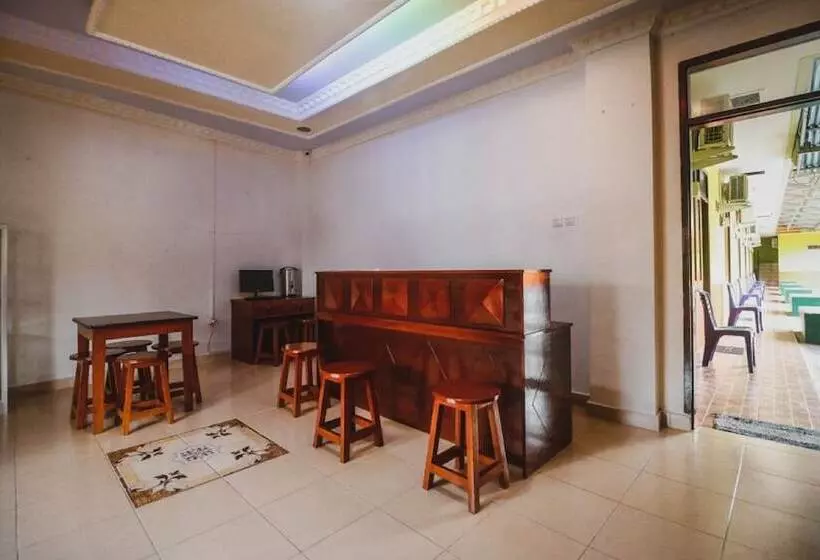 ホテル Reddoorz @ Malalayang Manado