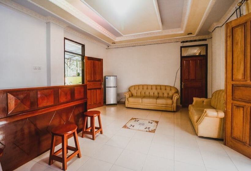 فندق Reddoorz @ Malalayang Manado