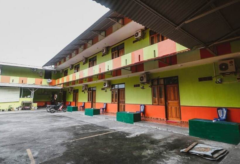 فندق Reddoorz @ Malalayang Manado