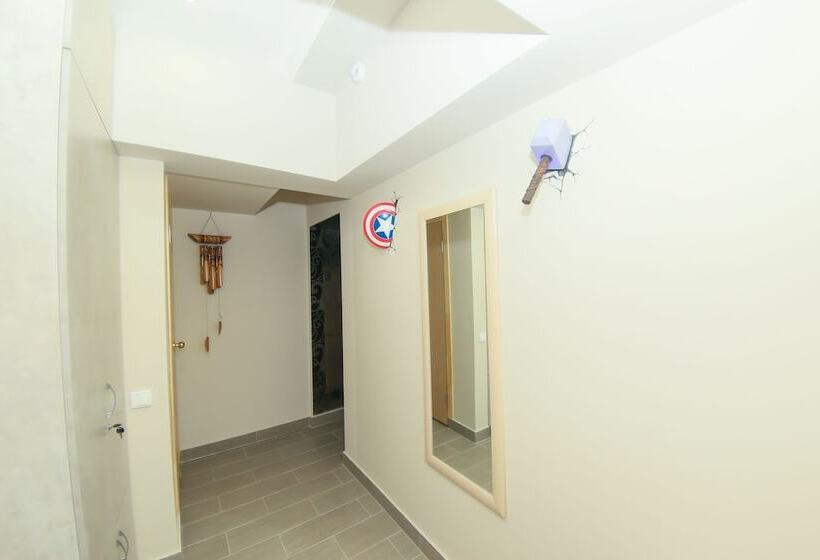 Kupe Capsule Hotel & Hostel