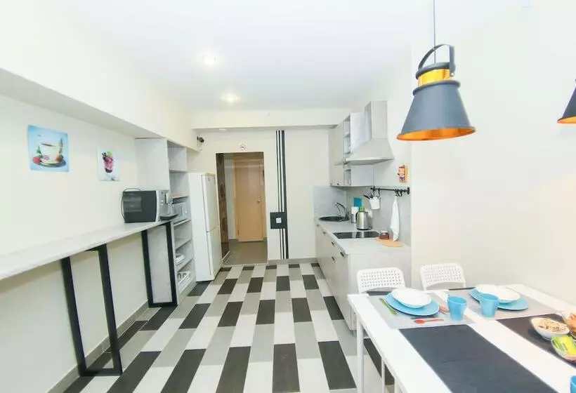 Kupe Capsule Hotel & Hostel