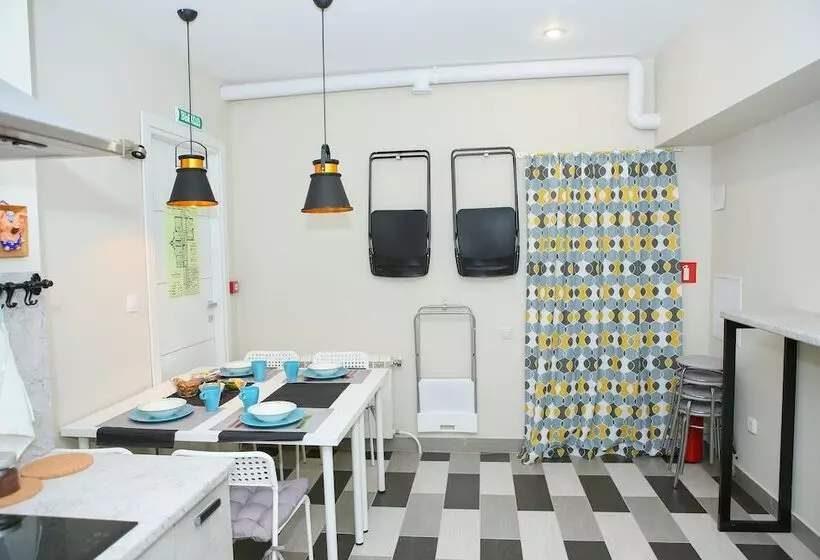 Kupe Capsule Hotel & Hostel