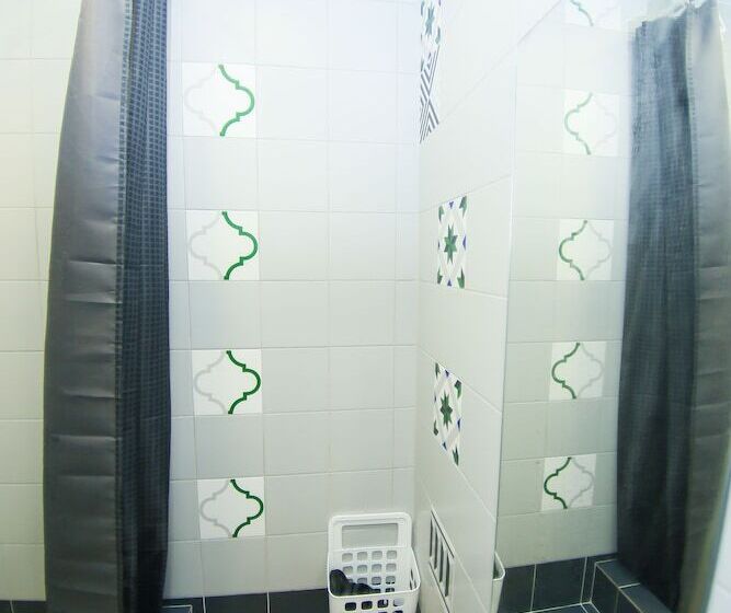 Kupe Capsule Hotel & Hostel