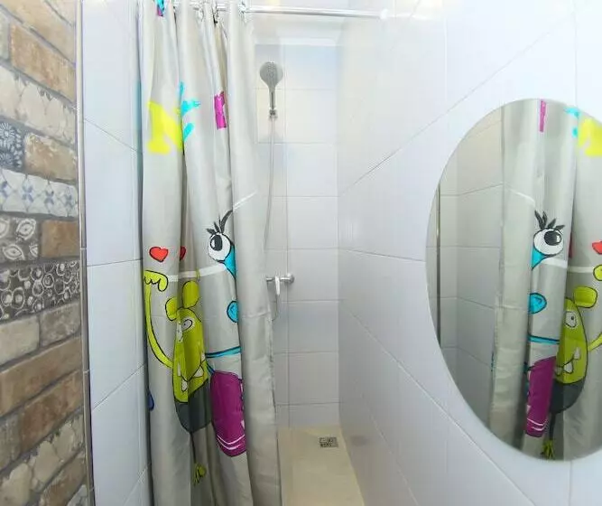 Kupe Capsule Hotel & Hostel