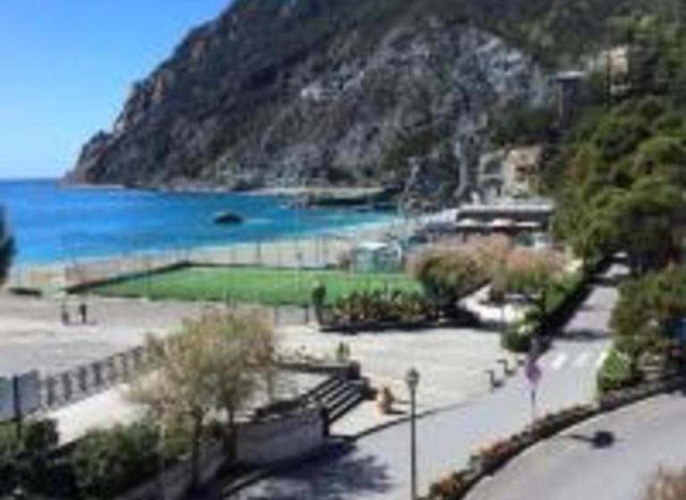 پانسیون Artana Suites Collection