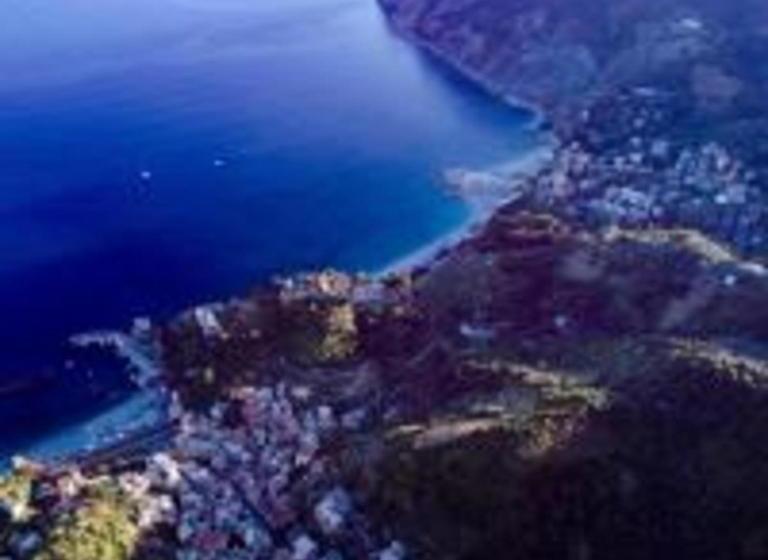 پانسیون Artana Suites Collection