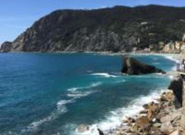 پانسیون Artana Suites Collection