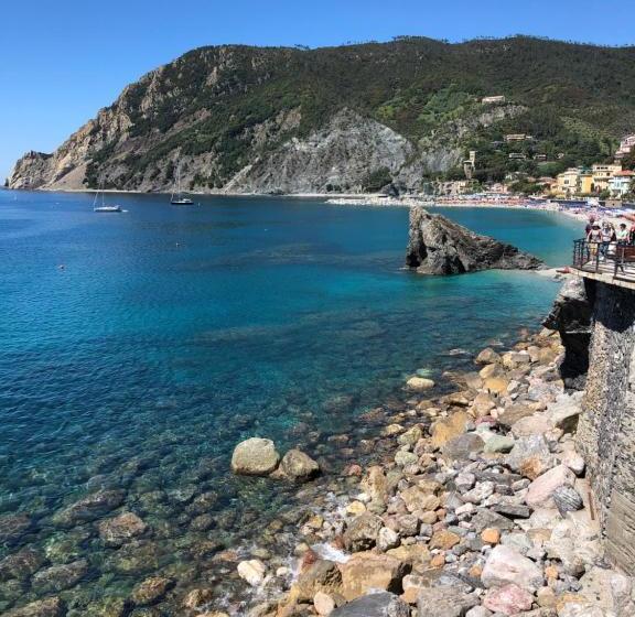 پانسیون Artana Suites Collection