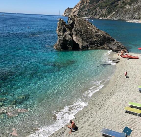 پانسیون Artana Suites Collection