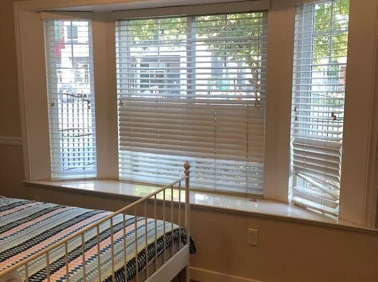 ペンション Cora's Place