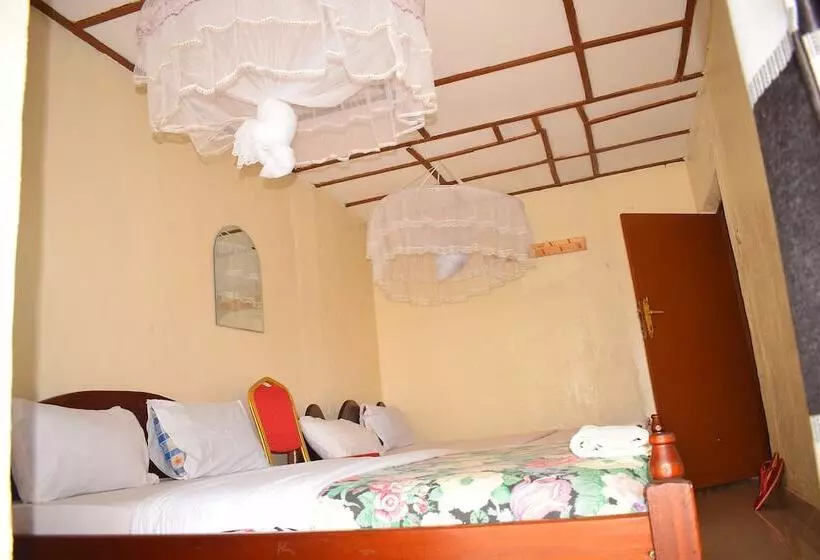 پانسیون Fanadguesthouse