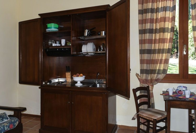 فندق ريفى Residence Le Veneri