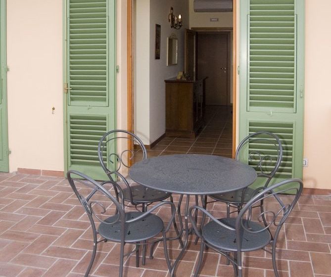 فندق ريفى Residence Le Veneri