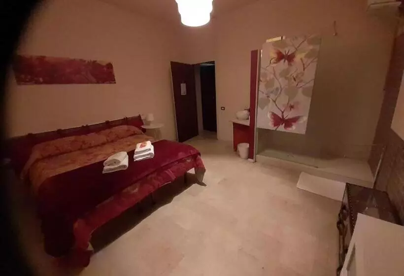 ペンション Gira Guest House