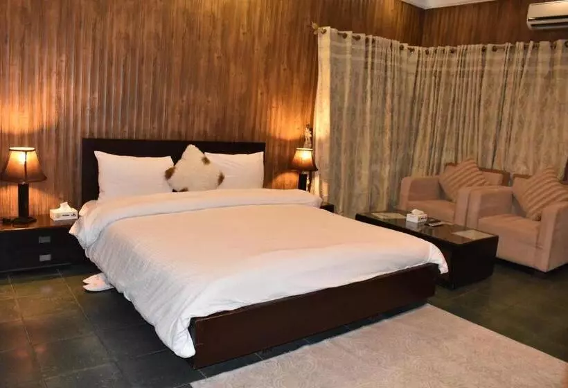 Safari Club 2 Bahria Town