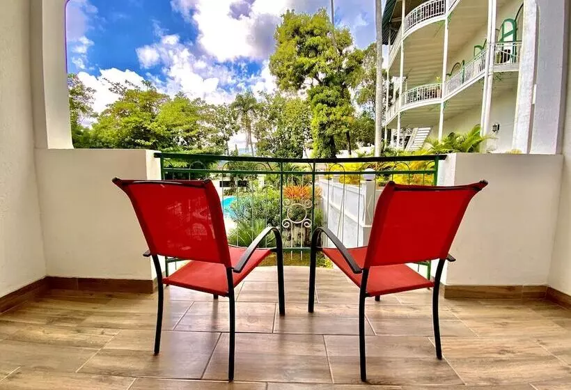 هتل Manoir Adriana