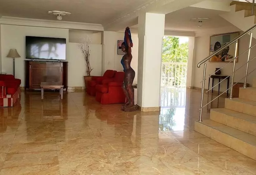 هتل Manoir Adriana