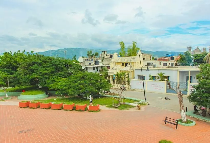 هتل Manoir Adriana