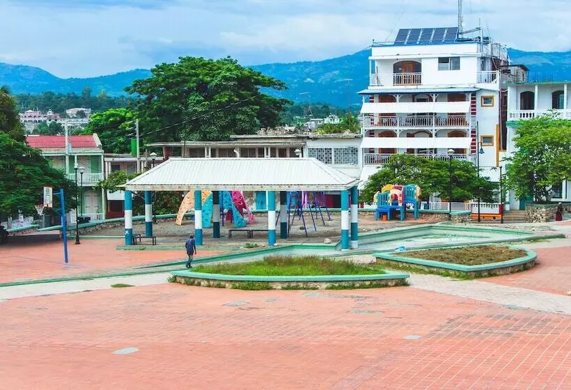 هتل Manoir Adriana