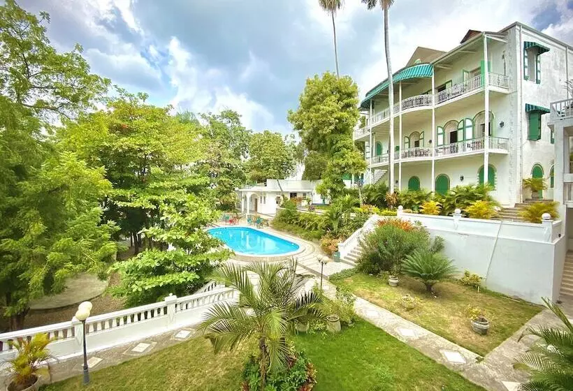 هتل Manoir Adriana