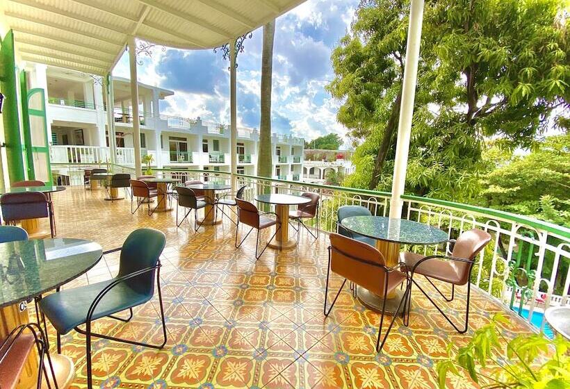 בית מלון כפרי Manoir Adriana