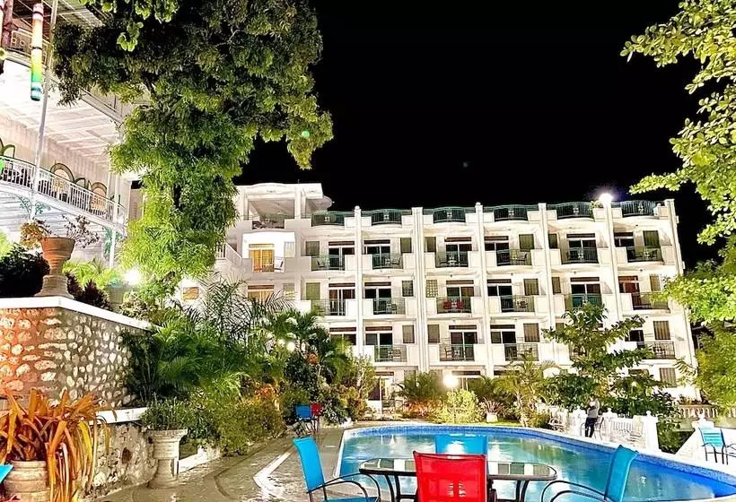 هتل Manoir Adriana