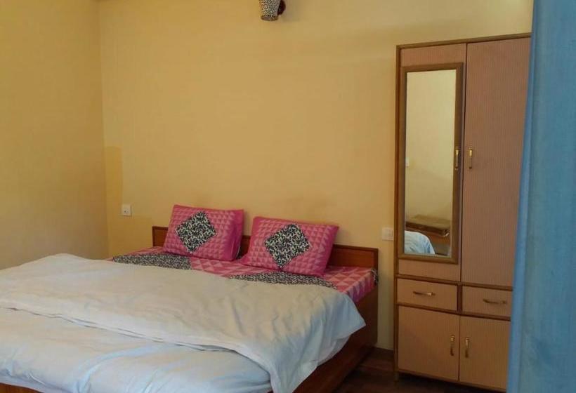 酒店 Red House Inn And Cafe