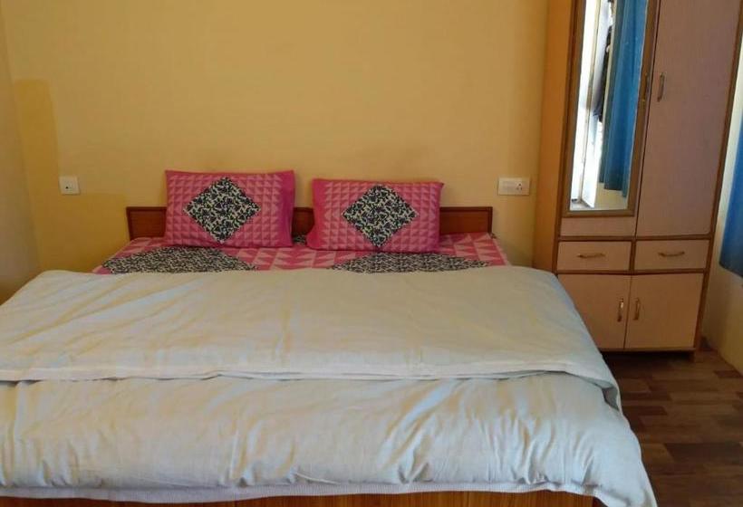 酒店 Red House Inn And Cafe