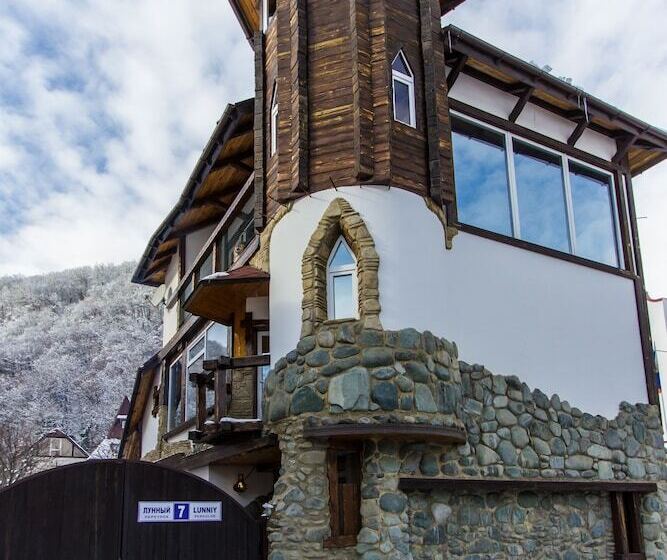 פנסיון Cherepanovs' Guest House