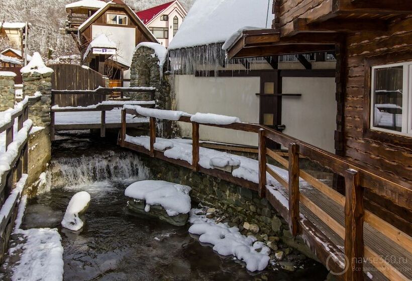 פנסיון Cherepanovs' Guest House